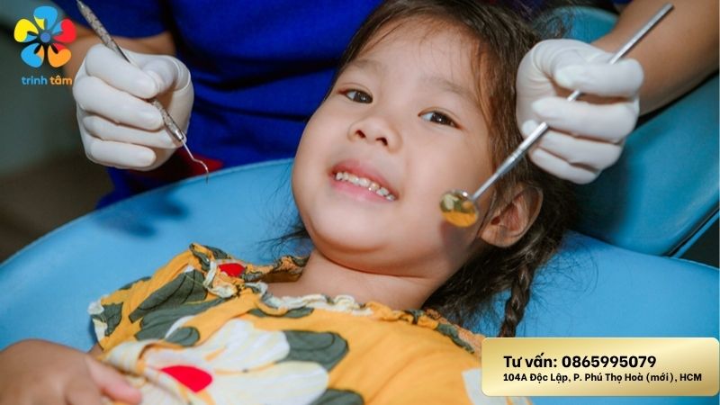Nhổ răng sữa có đau không