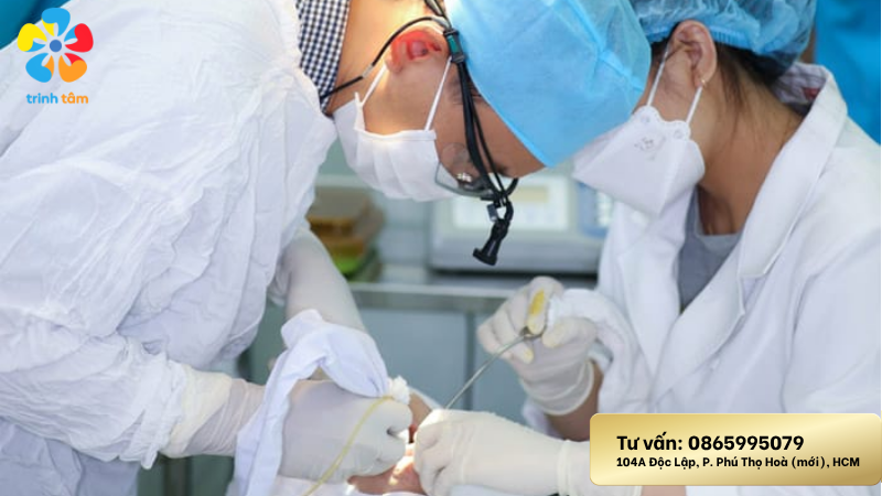 nhổ răng khôn mọc lệch